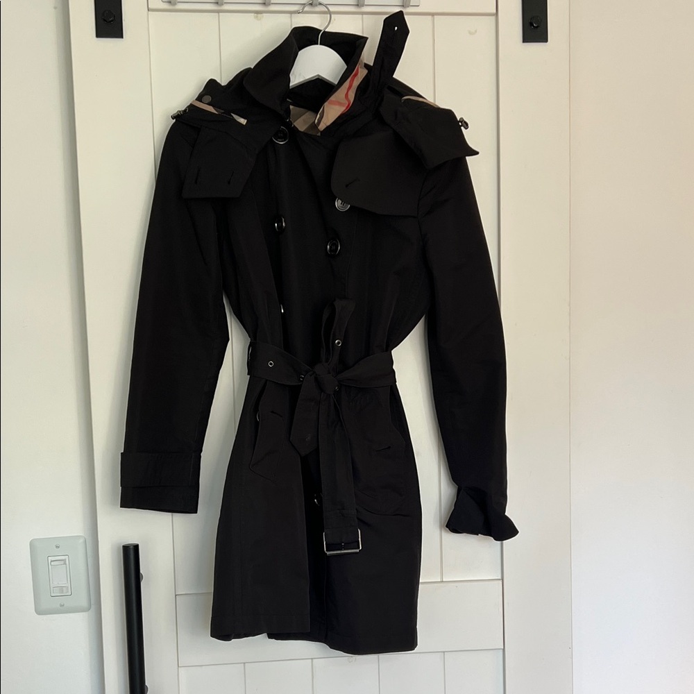 Burberry Brit Women's Black Trench Coat size 8. Removal inner layer